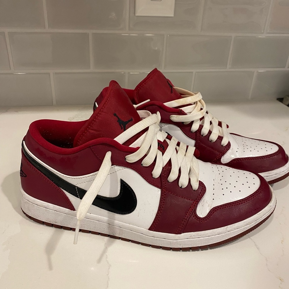 Jordan 1 Low Maroon / White